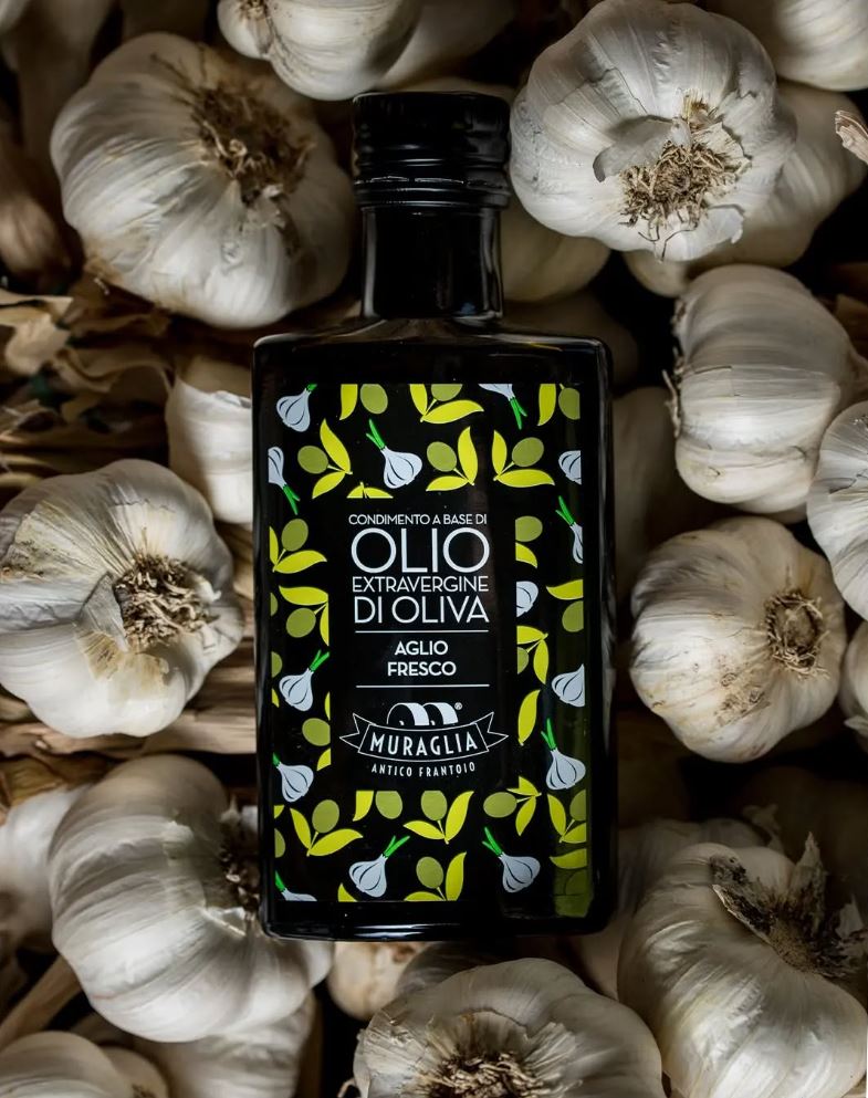 Frantoio Muraglia Panenský olivový olej nejvyšší kvality ochucený česnekem (AGLIO)